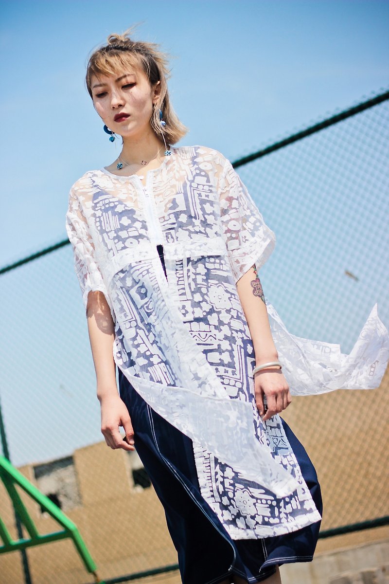 UF9193原創設計夏假兩件搞怪圖案薄透明高開叉防曬衫外套 - 女襯衫 - 聚酯纖維 白色