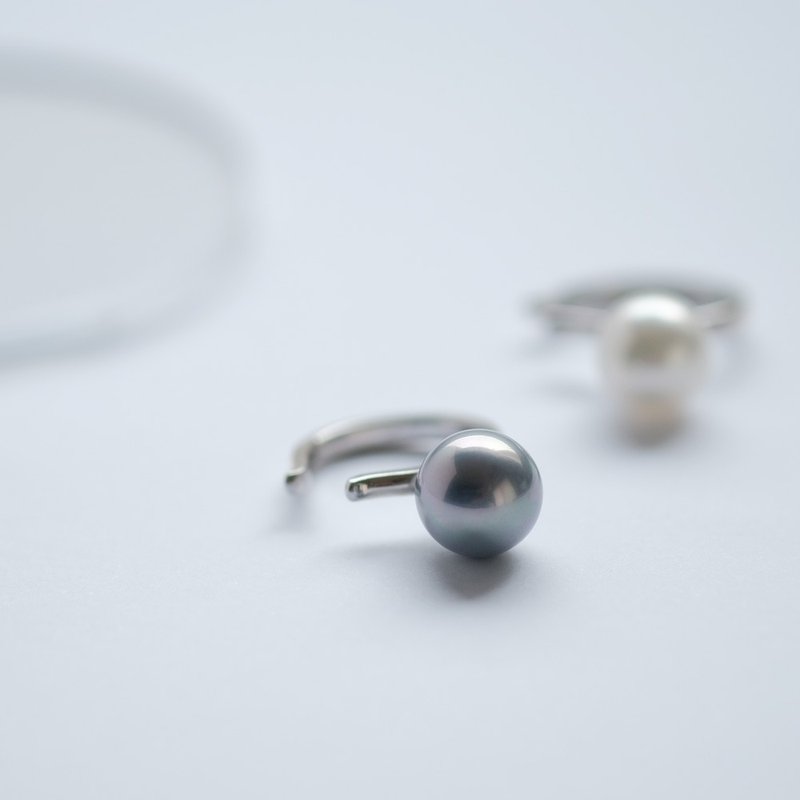グレー & ホワイト 8mm パール イヤーカフ シルバー925 - 耳環/耳夾/耳骨夾 - 其他金屬 灰色