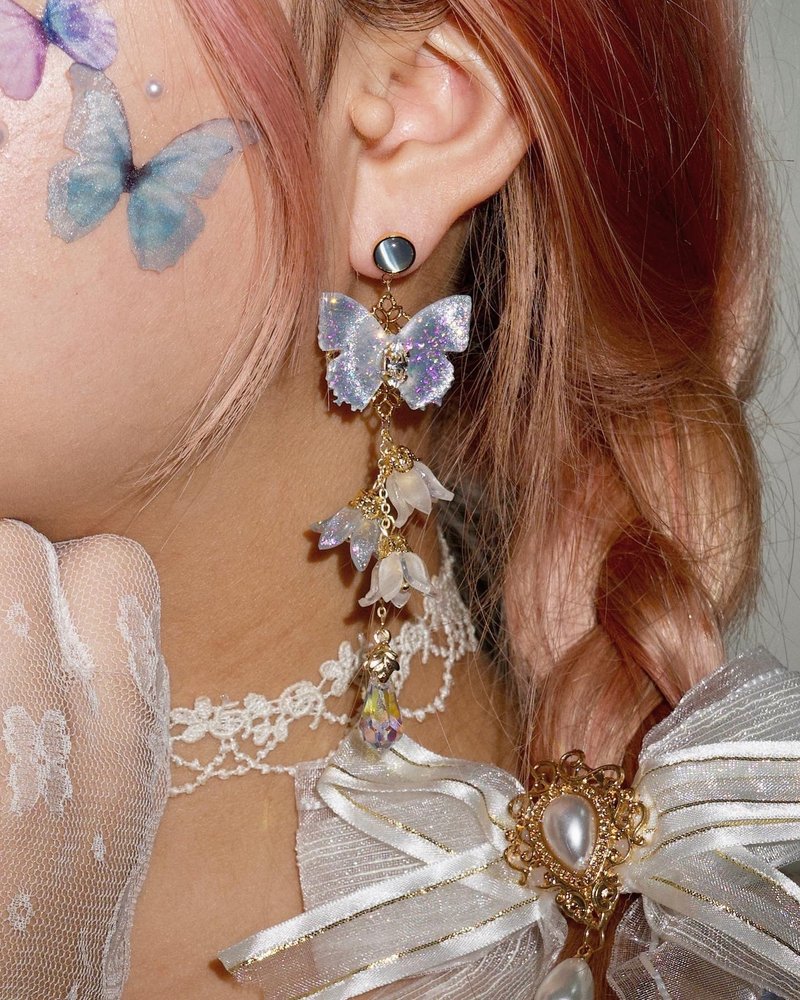 Handmade opal Stone lily of the valley flower earrings - ต่างหู - โลหะ สีน้ำเงิน