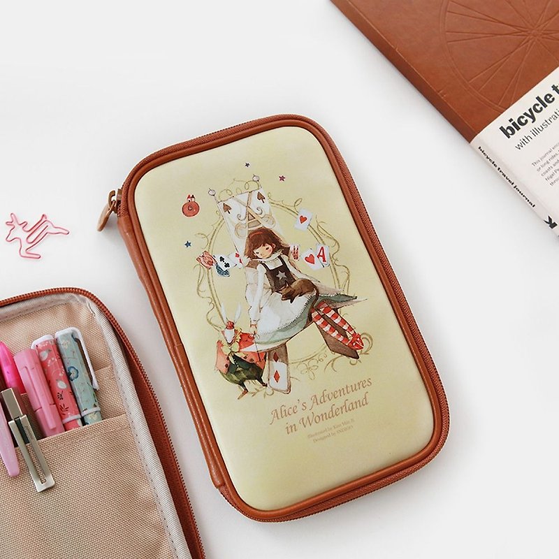 World Fairytale Leather Scones Pack Universal Pencil Case BIG-Alice in Wonderland, IDG75508 - Pencil Cases - Faux Leather Khaki