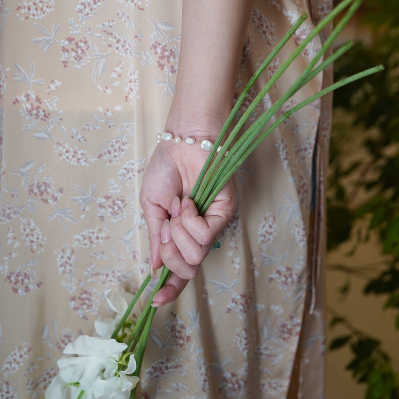 14K GF MIX PEARL MAGNETIC BRACELET WH - สร้อยข้อมือ - โลหะ ขาว