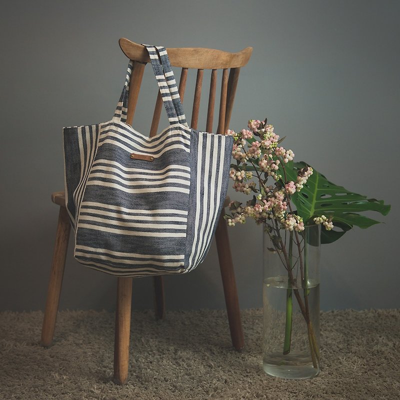 Striped Woven Bag (Large) - กระเป๋าแมสเซนเจอร์ - ผ้าฝ้าย/ผ้าลินิน หลากหลายสี