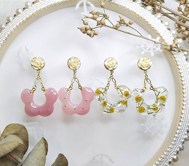 Floating hand-made room HIBISCUS#teatime#/earrings/dry flowers - Earrings & Clip-ons - Other Materials White