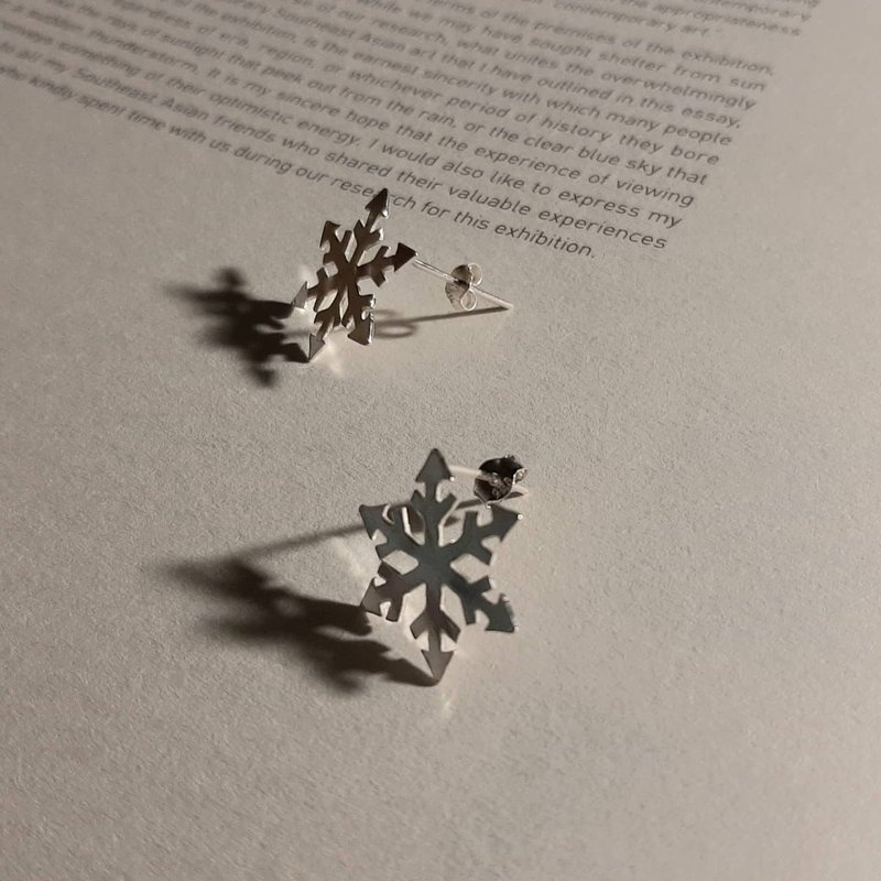 Snowflake earrings - Earrings & Clip-ons - Silver White