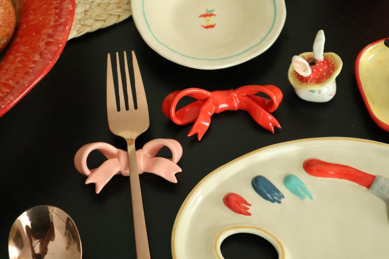 Ribbon Chopsticks Holder - 其他 - 陶 紅色