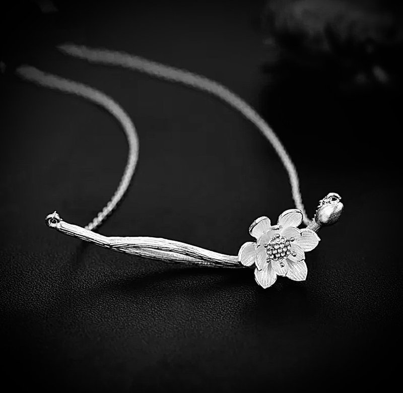 S925 sterling silver irregular three-dimensional branch snow lotus fresh and elegant simple necklace - Necklaces - Sterling Silver Silver