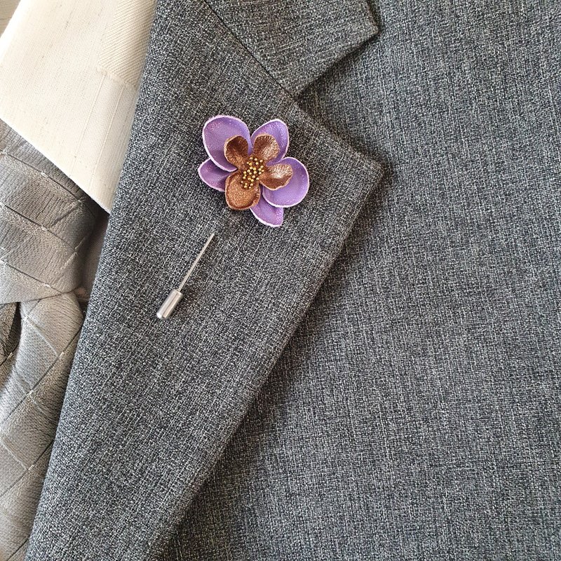 Men's lapel pin flower orchid lilac, Fathers day gift for him Leather boutonnie - 胸針 - 真皮 紫色