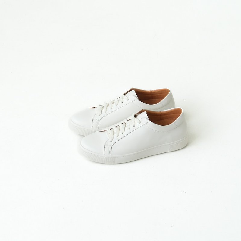 Taiwan handmade genuine leather boys' white shoes (M05) - รองเท้าลำลองผู้ชาย - หนังแท้ ขาว