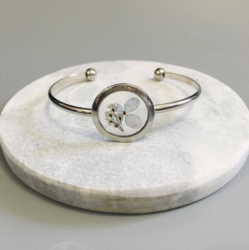 Silver pressed flower bangle - Bracelets - Other Metals Silver