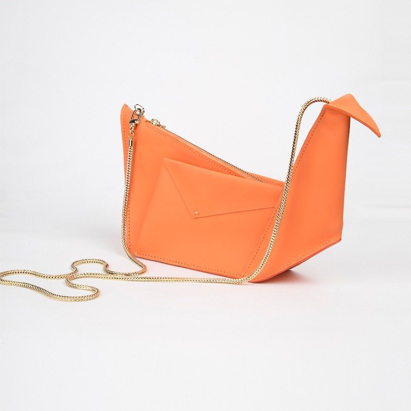 Orange worry-free Qianzhihe turmeric / violet original hand-origami paper head layer kraft paper hand bag Messenger bag dual-use can be installed iPhone6P | Gu Liang original design creative leather goods - กระเป๋าคลัทช์ - หนังแท้ สีส้ม