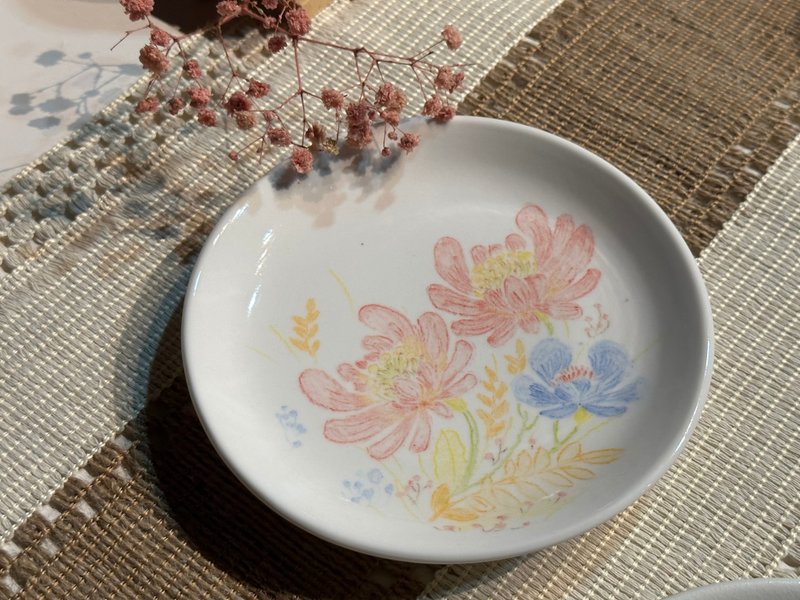 Made in Taiwan, hand-painted pastry flower dessert plate - Plates & Trays - Porcelain Pink