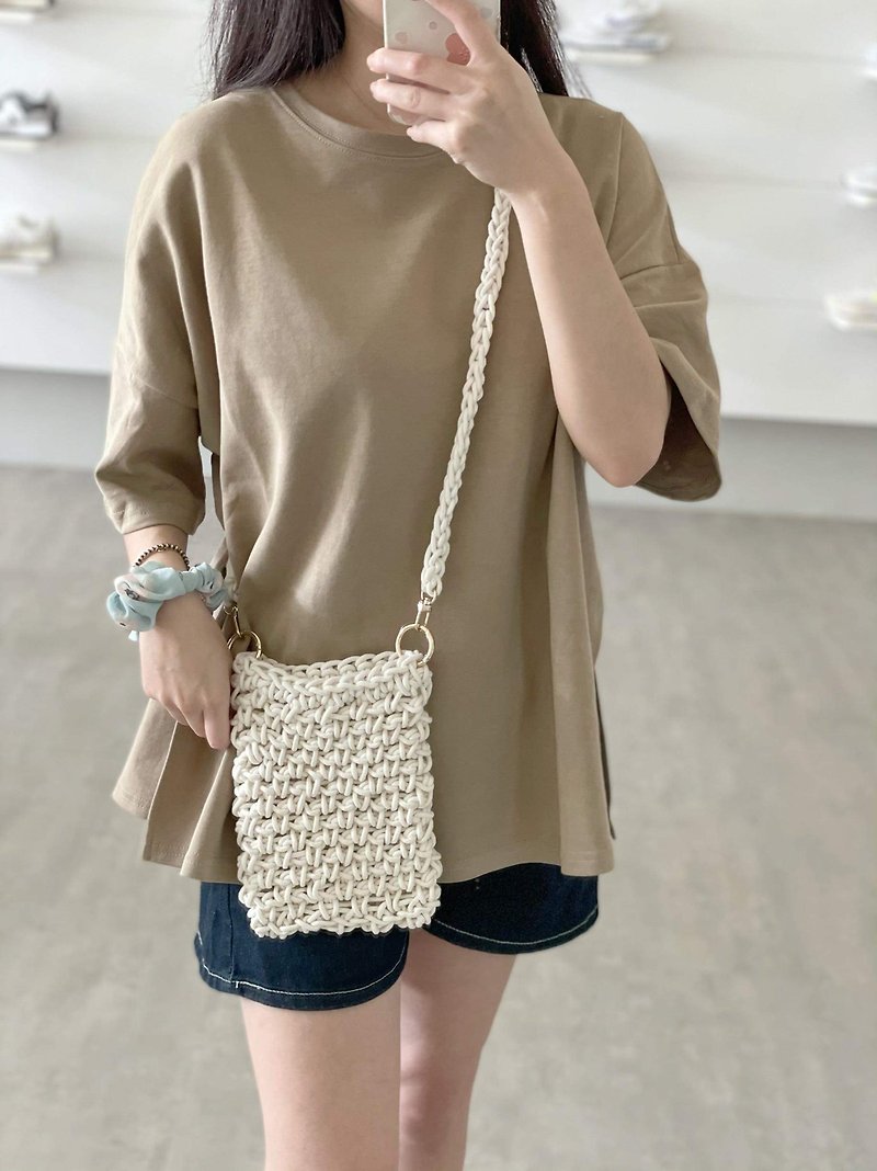 Handmade crocheted mobile phone bag [Crochet bag] - กระเป๋าแมสเซนเจอร์ - ผ้าฝ้าย/ผ้าลินิน 