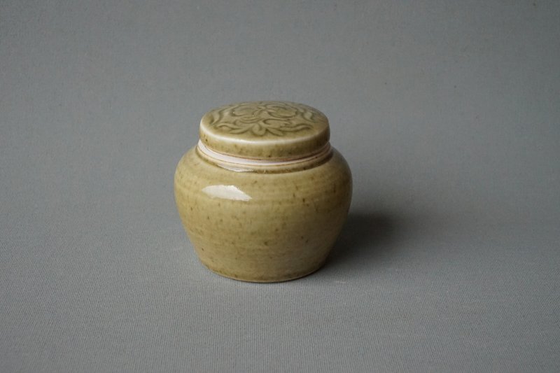 青瓷印花茶倉 - 茶壺/茶杯/茶具 - 陶 卡其色