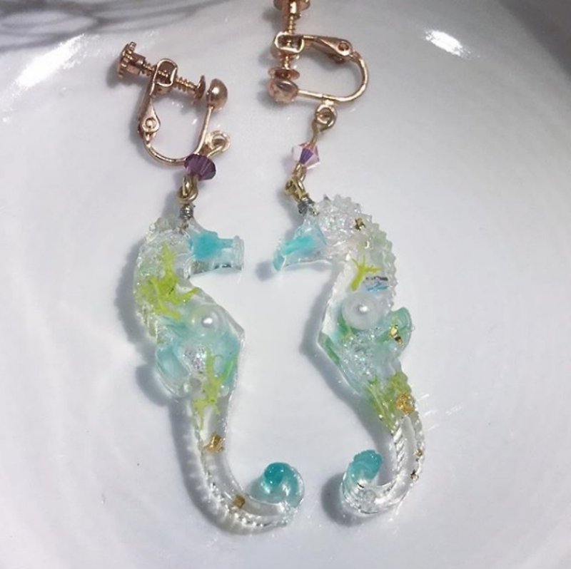 Seahorse earrings unique color [seabed world] - ต่างหู - วัสดุอื่นๆ สีน้ำเงิน