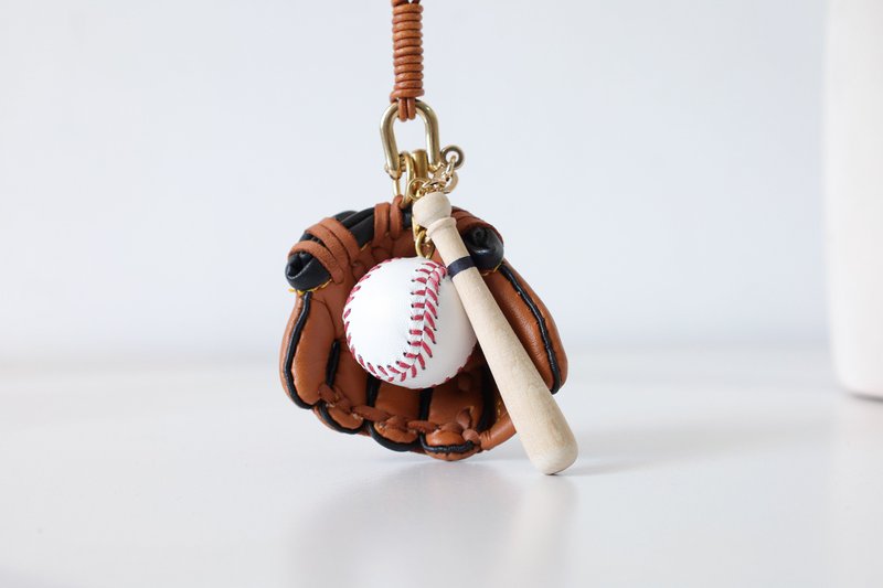 [Tangent Party] Baseball suit genuine leather pendant handmade key pendant bag pendant creative gift - ที่ห้อยกุญแจ - หนังแท้ หลากหลายสี