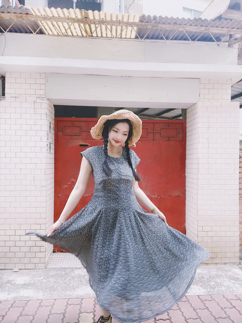 純黑滿星綴花優雅大A字裙擺 古著雪紡紗連身裙洋裝長裙 dress - 洋裝/連身裙 - 聚酯纖維 黑色