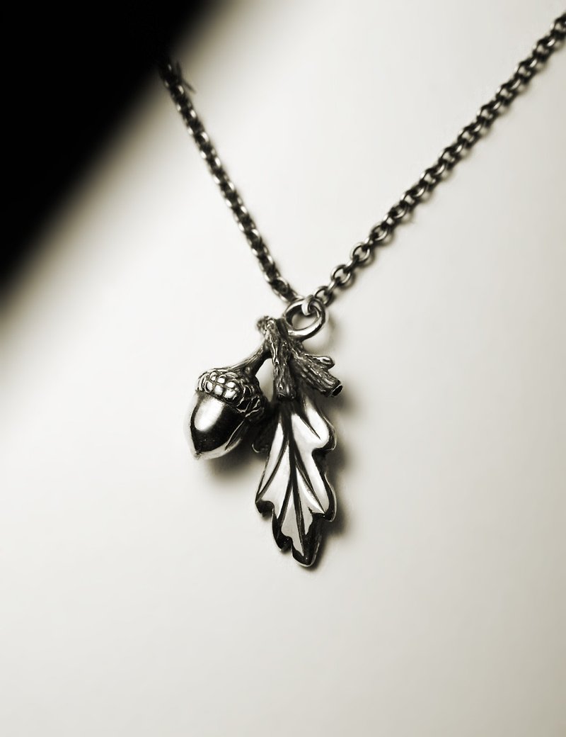 Pinecone Silver Necklace - สร้อยคอ - โลหะ สีเงิน