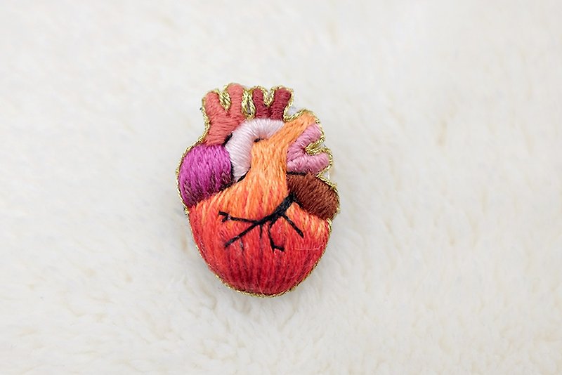 by.dorisliu red heart heart brooch - Brooches - Thread Red