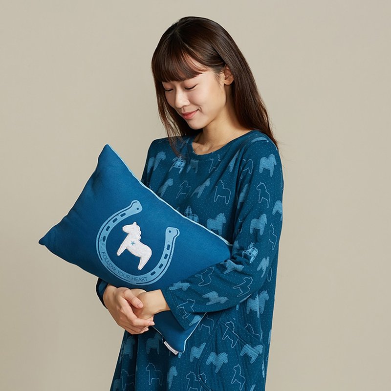幸運馬蹄方形抱枕-極光藍 - 枕頭/抱枕 - 棉．麻 藍色