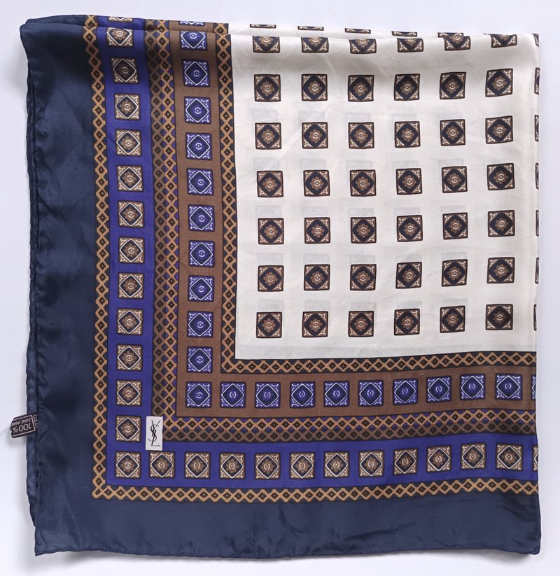 Yves Saint Laurent 真絲絲巾，34 x 34 英吋，100% 真絲，節日禮品 - 絲巾 - 絲．絹 藍色