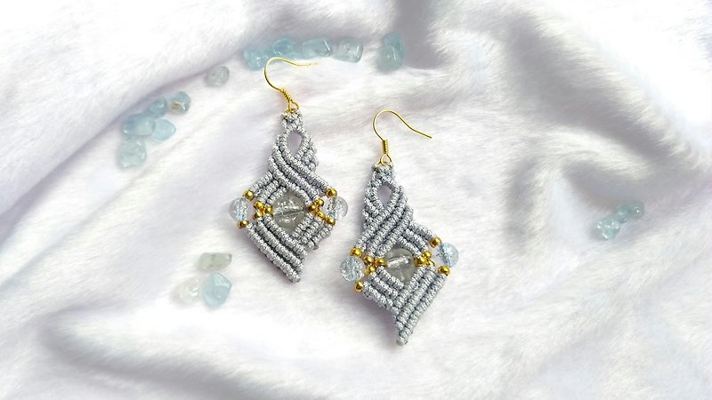 E001-Hand-woven ice cracked bead earrings elegant gray - Earrings & Clip-ons - Nylon Gray