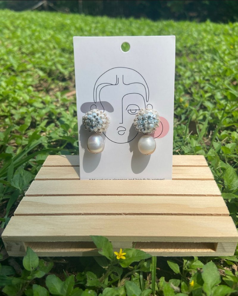 Handmade Floral Pearl Hydrangea Earrings - ต่างหู - งานปัก ขาว