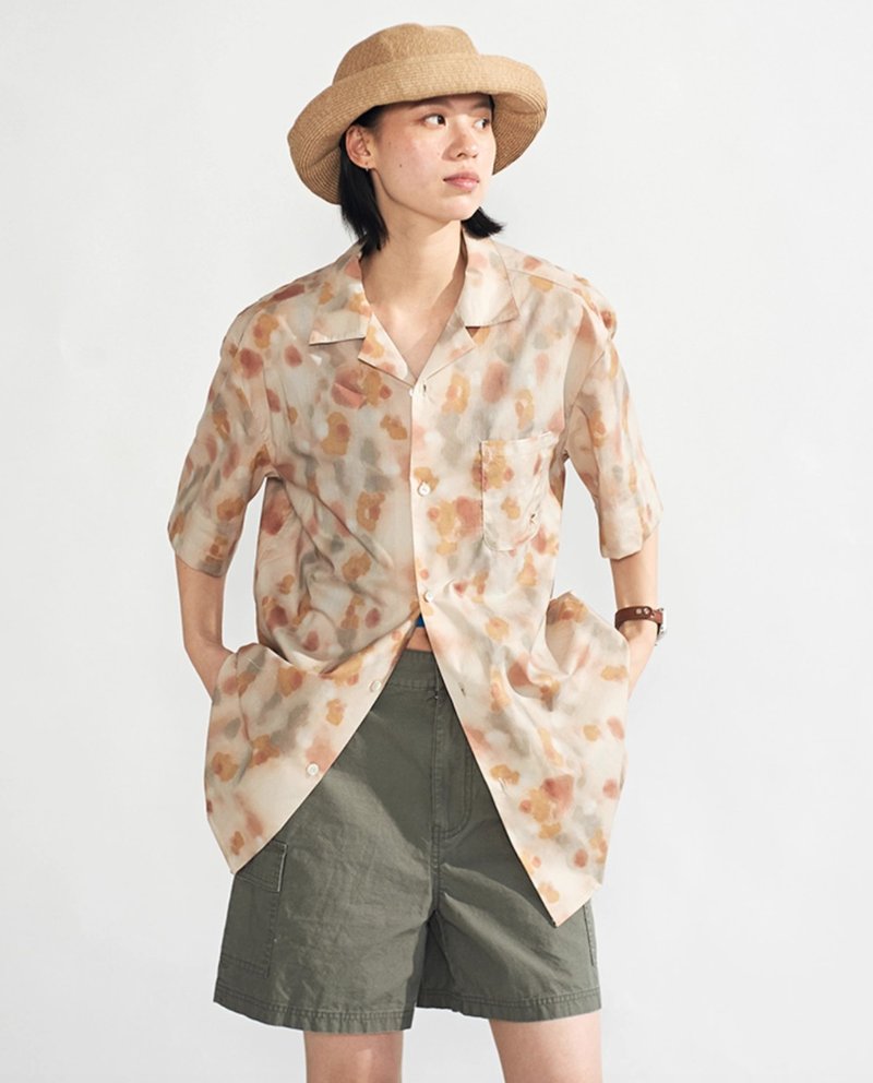 Japanese retro yellow diffused print short-sleeved shirt - เสื้อเชิ้ตผู้หญิง - วัสดุอื่นๆ หลากหลายสี