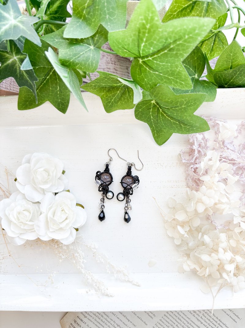 黒の結晶 - ピアス・イヤリング - その他の素材 ブラック