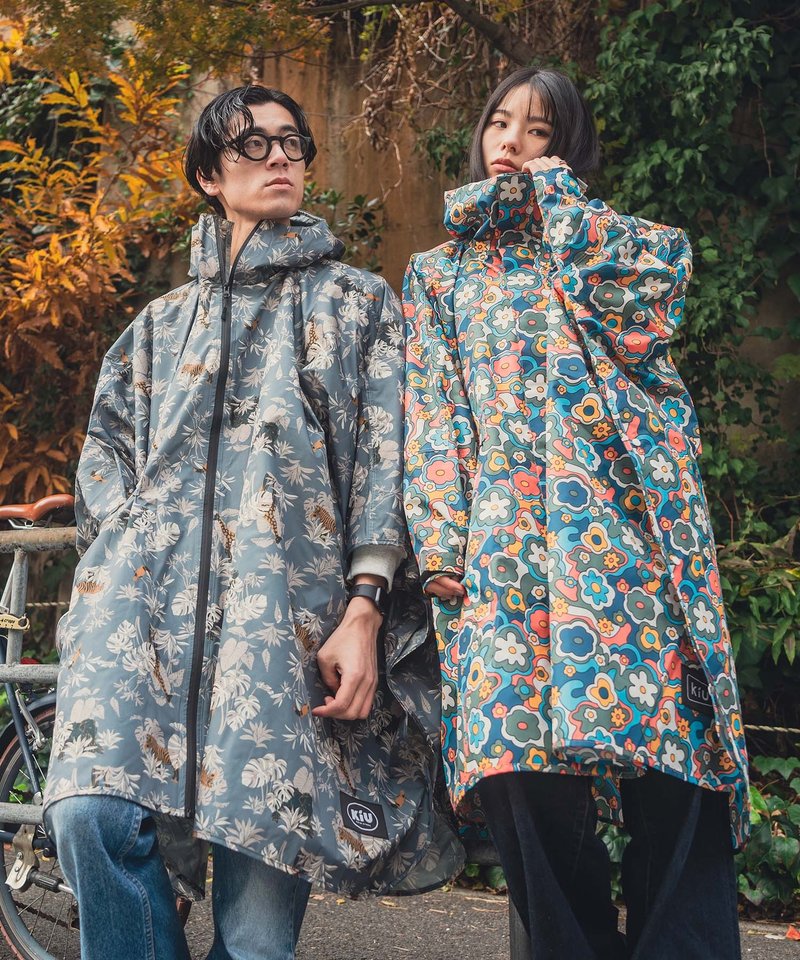 【新款預購】KiU 25 新款二代音樂祭斗篷雨衣 街頭嬉皮(6色) K404 - 雨傘/雨衣 - 其他材質 
