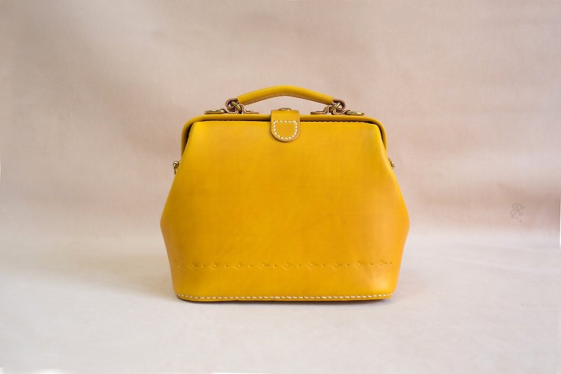Doctor Bag-Women's Cowhide Leather Handbag Handmade Shoulder Bag - กระเป๋าแมสเซนเจอร์ - หนังแท้ สีเหลือง