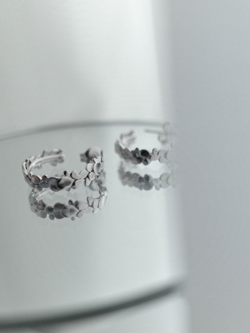 flaky earrings sterling silver fragment earrings - ต่างหู - เงินแท้ สีเงิน