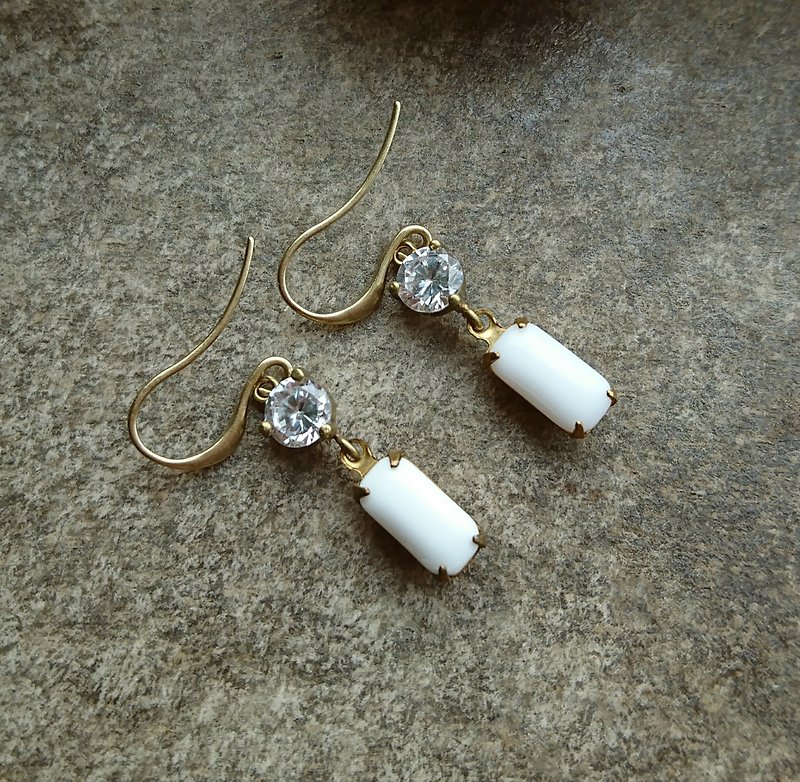 Opaque White Vintage Glass Earrings - ต่างหู - โลหะ ขาว
