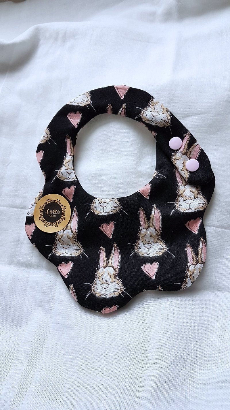 (Black bottom) Cute rabbit double-faced double-faced bib with double yarn 100% cotton. Saliva towel - ผ้ากันเปื้อน - ผ้าฝ้าย/ผ้าลินิน สีดำ