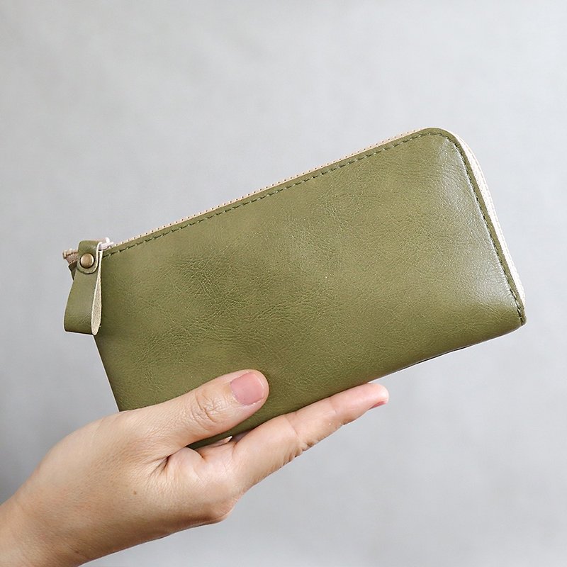 A small, slim long wallet that fits bills perfectly. Small, functional, and easy to use. Ultra-lightweight and made from high-quality vegan leather that is resistant to water and scratches. - กระเป๋าสตางค์ - วัสดุอื่นๆ สีเงิน
