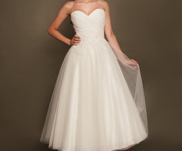 レース生地 ウェディングドレス ストラップレス Aライン サテン