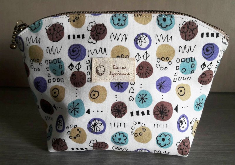 Floral cloth zipper storage bag/pen bag/ sundries bag (hand-painted bubbles) - กระเป๋าเครื่องสำอาง - ผ้าฝ้าย/ผ้าลินิน 