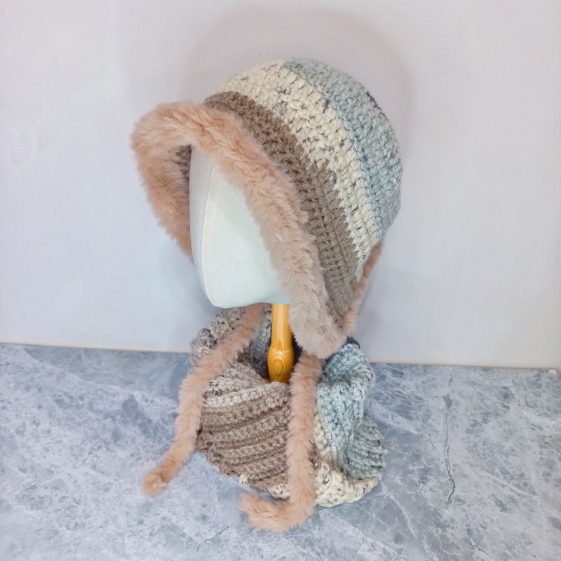 Mel-grade Speckled Gradient-Dyed Ear-Warming Beanie, Hooded, Hand-Crocheted Hat - หมวก - ไฟเบอร์อื่นๆ สีกากี