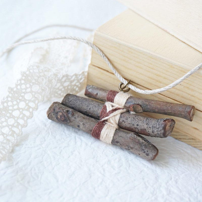 Upcycling, Eco, Natural, tree branches, wood necklace  - Natural wood colour - สร้อยติดคอ - ไม้ สีนำ้ตาล