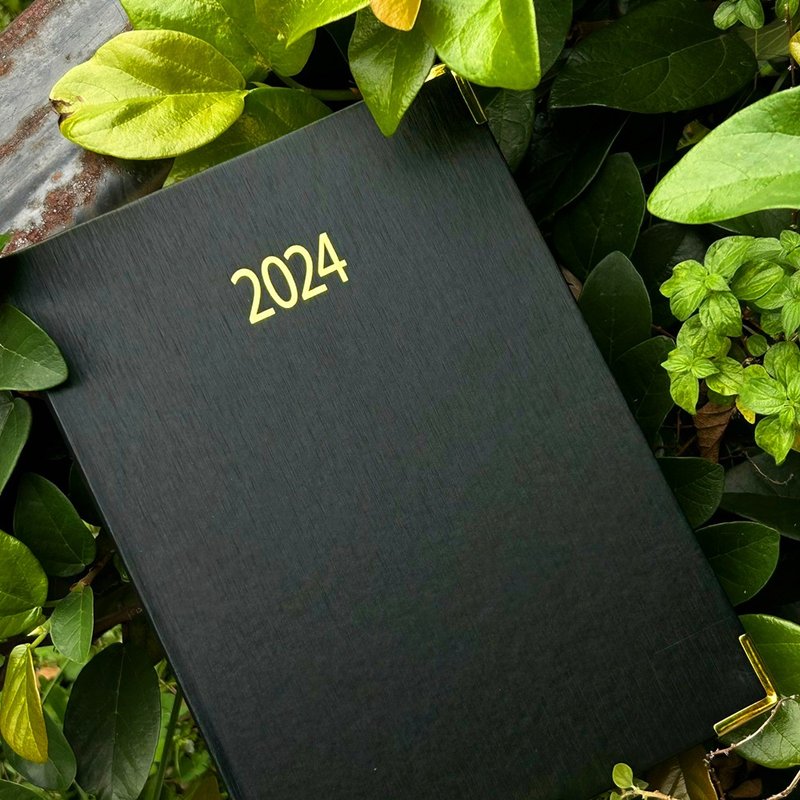 2024 Professional Diary  年度日誌本 │留住美好的回憶相伴 - 筆記本/手帳 - 紙 黑色