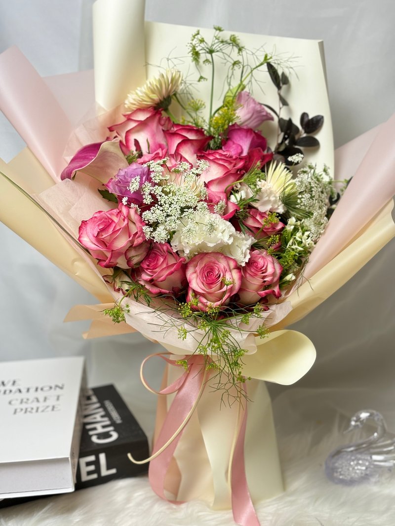 Rose Bouquet-Quality 12 imported rose flower bouquet - จัดดอกไม้/ต้นไม้ - พืช/ดอกไม้ สึชมพู