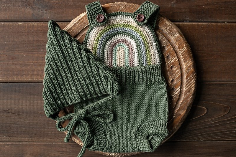 Green bodysuit with hat for newborn boys: the perfect outfit for a little boy - 嬰兒飾品 - 其他金屬 綠色