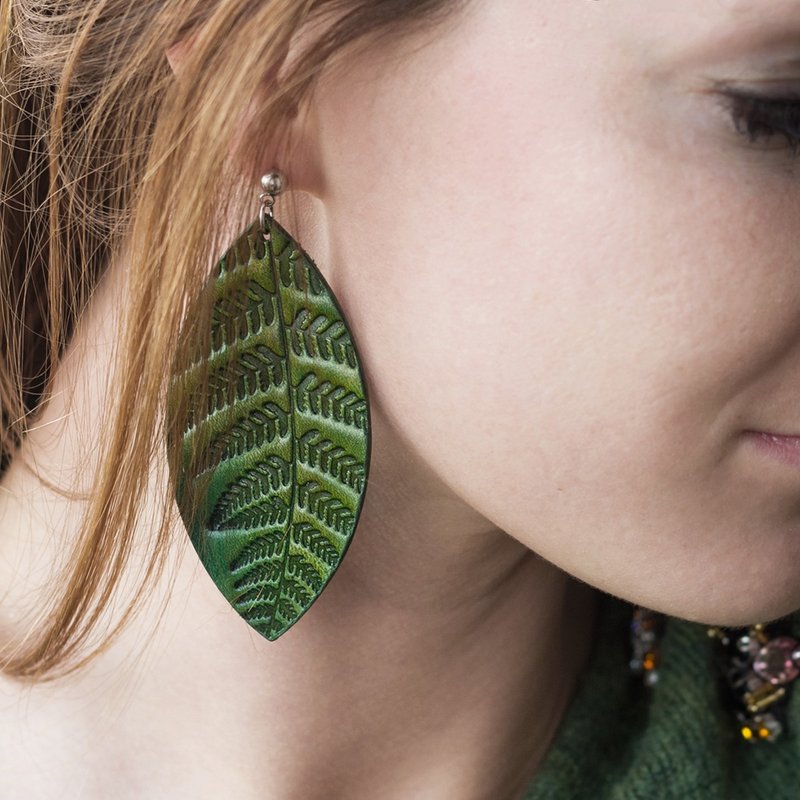 Green Leather Earrings, Lightweight Women's Earrings, Push Back Closure - ต่างหู - หนังแท้ สีเขียว