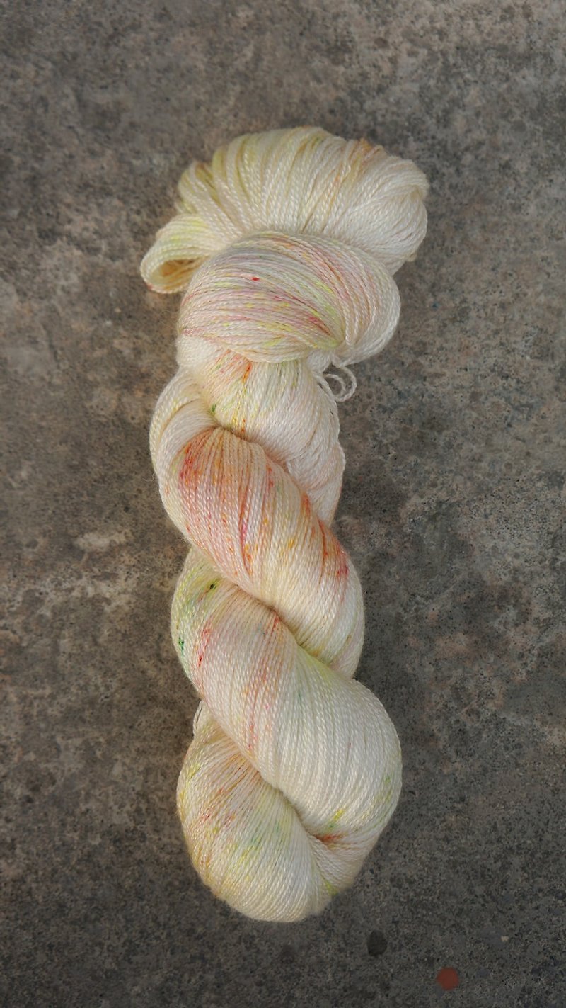 Hand dyed lace thread. Fruit Tea (55 BFL/45 Silk) - เย็บปัก/ถักทอ/ใยขนแกะ - ผ้าไหม 