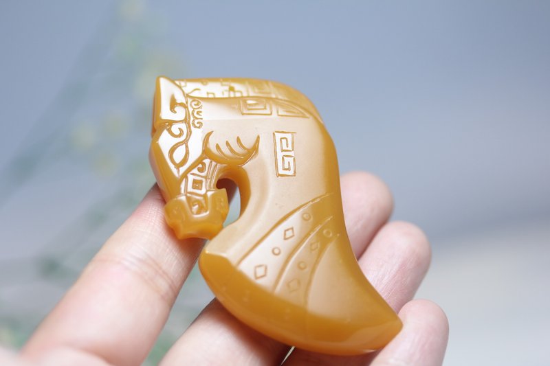 【馬到成功】天然黃龍玉|一馬當先玉石雕刻掛件掛飾吊墜毛衣鏈 - 項鍊 - 玉石 橘色