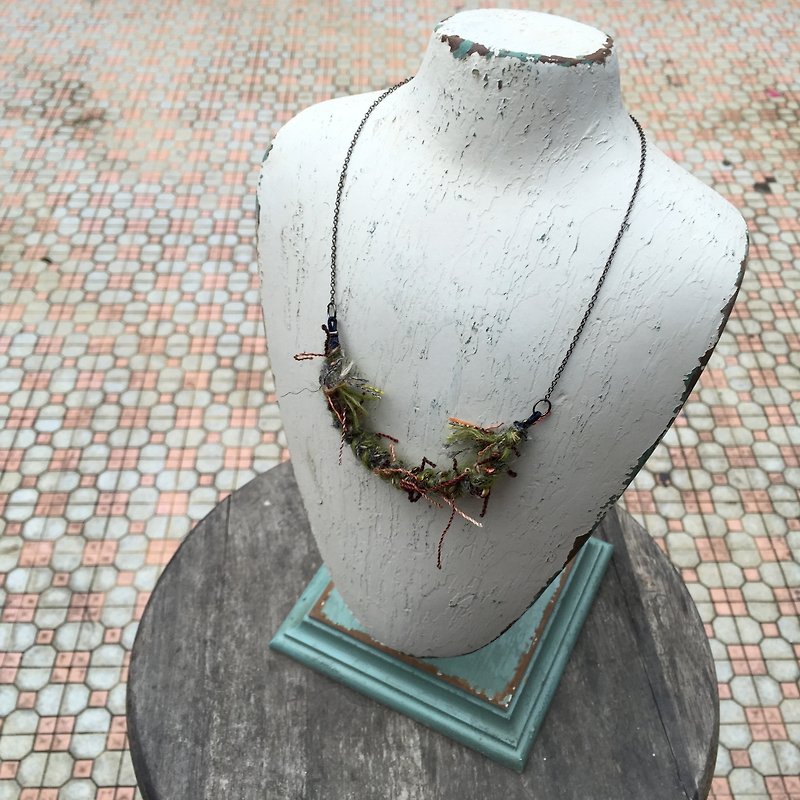 Mixed yarns  |  handmade necklace  |  forest green colour  | perfect little gift - Necklaces - Cotton & Hemp Green