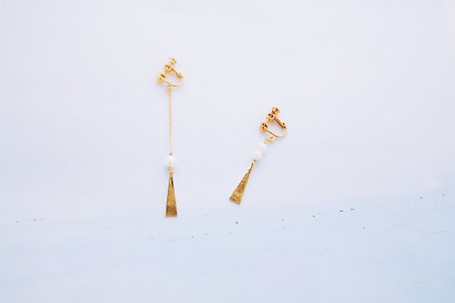 JunSui 稜線--淡水真珠金屬立體梯形綴飾不對稱耳環 (送禮 畢業禮物)