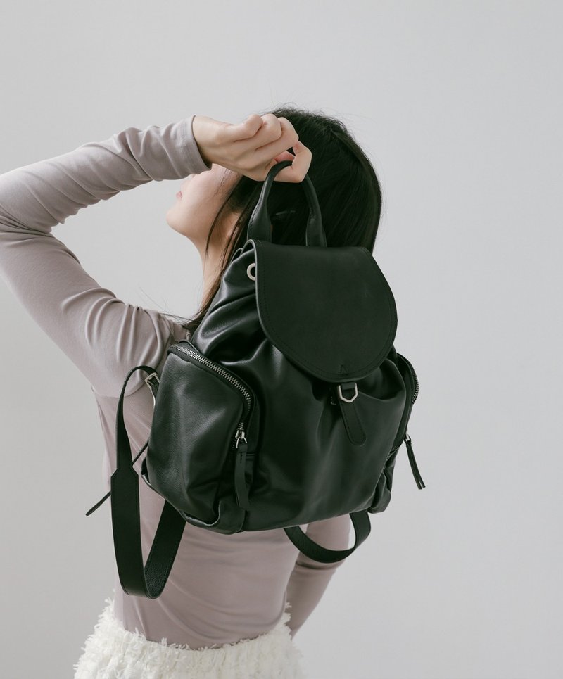 Supportingrole簡約時尚翻蓋真皮磁扣束口後背包 黑 - 後背包/背包/書包 - 真皮 黑色