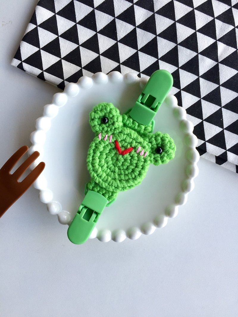Chuchu hand-made frog double-headed handkerchief holder - Bibs - Other Materials 