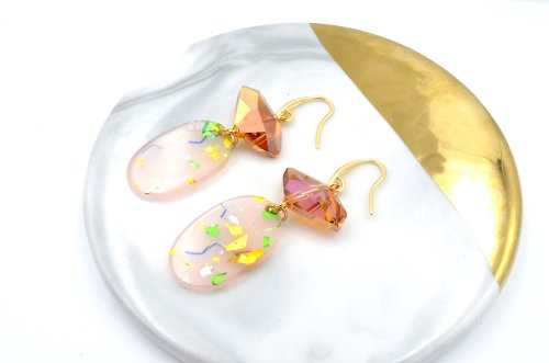 TIMBEE LO shop 茶色水晶綴幻彩膠片耳環 Brown Swarovski Crystal Earrings