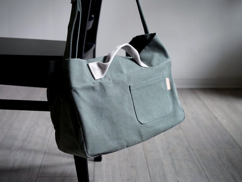 Thick shoulder bag Japanese canvas unisex suitable for men and women - กระเป๋าแมสเซนเจอร์ - ผ้าฝ้าย/ผ้าลินิน 